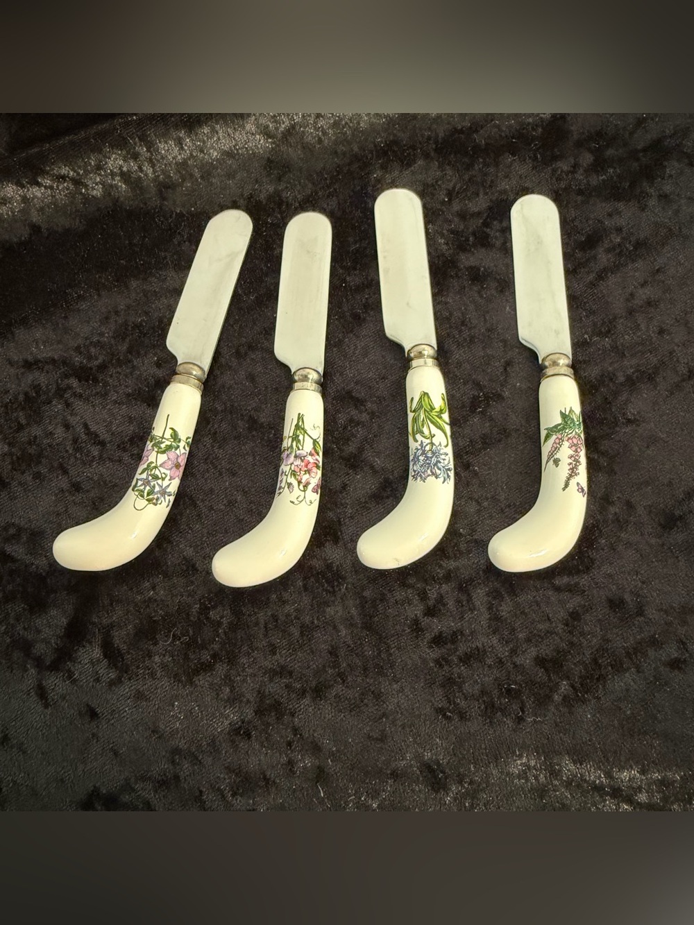 Portmeirion Floral Ceramic Handle Spreaders in white  and Multicolor